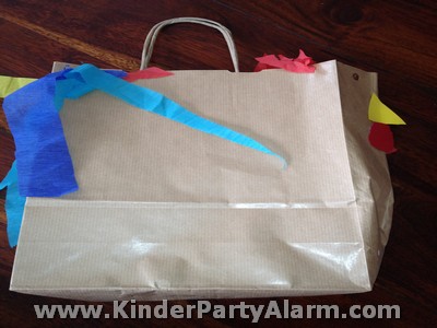 Hahn Tasche basteln, Basteln beim Kindergeburtstag #kindergeburtstag #geburtstag  #mottoparty #kinderpartyalarm #bastelnmitkindern #ostern