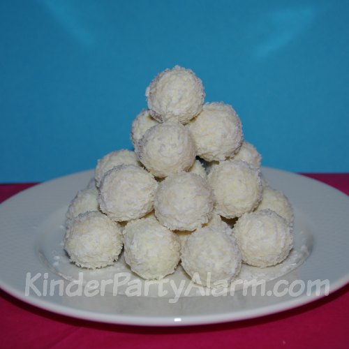 Tischdekoration beim Eiskönigin Kindergeburtstag #kindergeburtstag #geburtstag  #mottoparty #kinderpartyalarm #bastelnmitkindern #geburtstagsideen #kuchen