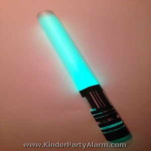 Star Wars Kindergeburtstag Lichtschwert basteln #kindergeburtstag #geburtstag  #mottoparty #kinderpartyalarm #basteln
