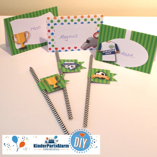 Tischkarten und Trinkhalm Deko beim Fussball Kindergeburtstag #entspanntkindergeburtstagfeiern #mottoparty #kinderpartyalarm #geburtstagsideen #diy #selbermachen #vorlage #download #printable