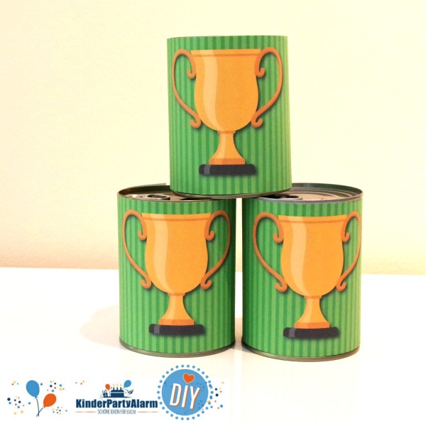 Dosenwerfen beim Fussball Kindergeburtstag #entspanntkindergeburtstagfeiern #geburtstag  #mottoparty #kinderpartyalarm #geburtstagsideen #diy #selbermachen #vorlage #download #printable