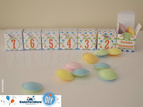 Countdown Boxen zum Kindergeburtstag #kindergeburtstag #geburtstag  #mottoparty #kinderpartyalarm #bastelnmitkindern #diy #kids #favor #mitgebsel #countdown #printables
