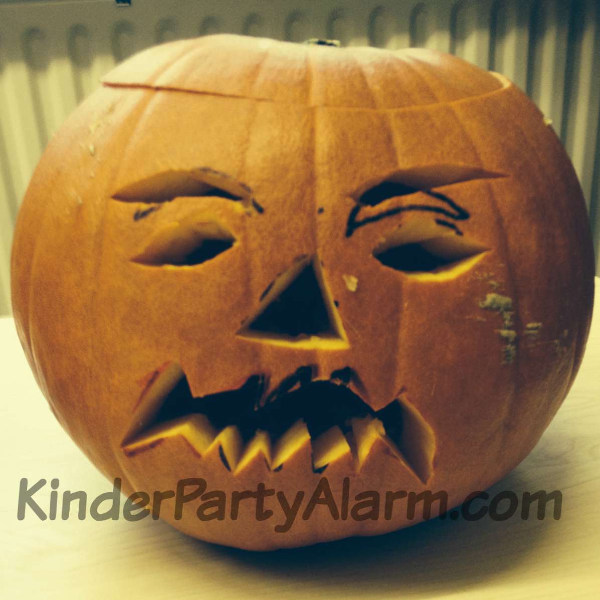 Schaurig schöne Halloween Party Ideen für Kinder auch zum Halloween Kindergeburtstag für Essen, Basteln, Spiele u.v.m. #kindergeburtstag #geburtstag  #mottoparty #kinderpartyalarm #geburtstagsideen Schaurig schöne Halloween Party Ideen für Kinder auch zum Halloween Kindergeburtstag für Essen, Basteln, Spiele u.v.m. #kindergeburtstag #geburtstag  #mottoparty #kinderpartyalarm #geburtstagsideen