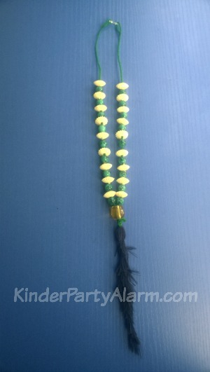 Indianerketten basteln, Basteln beim Indianer Kindergeburtstag #kindergeburtstag #geburtstag  #mottoparty #kinderpartyalarm #bastelnmitkindern #geburtstagsideen