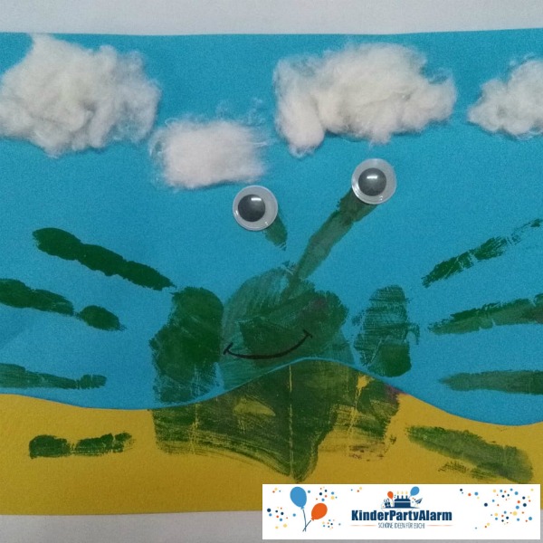 Krabbe aus Handabdrücken basteln, Basteln beim Pool Party Geburtstag #kindergeburtstag #geburtstag  #mottoparty #kinderpartyalarm #bastelnmitkindern #handabdruck #poolparty