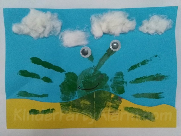 Krabbe aus Handabdrücken basteln, Basteln beim Pool Party Geburtstag #kindergeburtstag #geburtstag  #mottoparty #kinderpartyalarm #bastelnmitkindern #handabdruck #poolparty