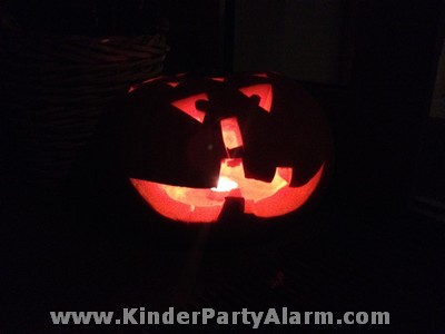 Schaurig schöne Halloween Party Ideen für Kinder auch zum Halloween Kindergeburtstag für Essen, Basteln, Spiele u.v.m. #kindergeburtstag #geburtstag  #mottoparty #kinderpartyalarm #geburtstagsideen