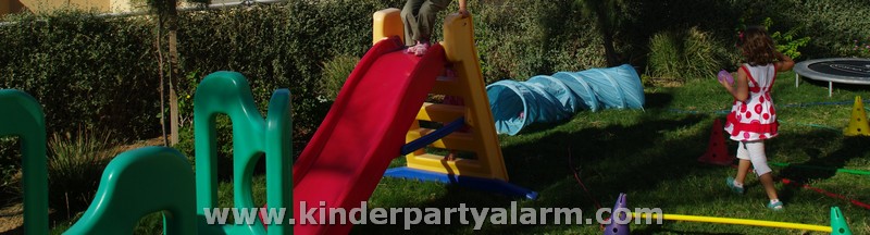 Spielen beim Pool Party Kindergeburtstag #kindergeburtstag #geburtstag  #mottoparty #kinderpartyalarm #bastelnmitkindern #geburtstagsideen #kuchen #poolparty #einladung #diy #printables #kids Spielen beim Pool Party Kindergeburtstag #kindergeburtstag #geburtstag  #mottoparty #kinderpartyalarm #bastelnmitkindern #geburtstagsideen #kuchen #poolparty #einladung #diy #printables #kids