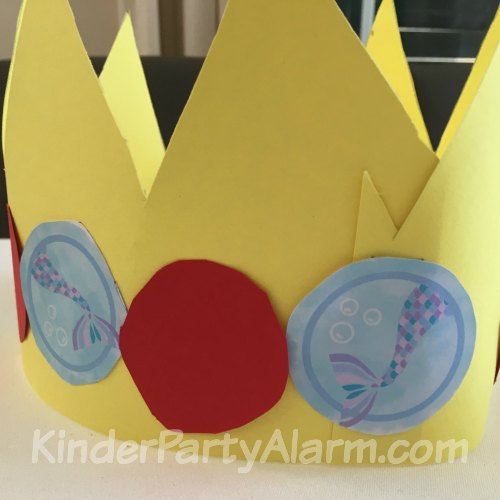 Krone beim Meerjungfrau Geburtstag #kindergeburtstag #geburtstag  #mottoparty #kinderpartyalarm #dekoration #meerjungfrau #kids #printables #diy Krone beim Meerjungfrau Geburtstag #kindergeburtstag #geburtstag  #mottoparty #kinderpartyalarm #dekoration #meerjungfrau #kids #printables #diy