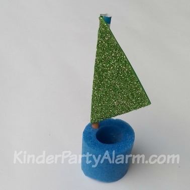 Meerjungfrauen basteln, Basteln beim Meerjungfrau Geburtstag #kindergeburtstag #geburtstag  #mottoparty #kinderpartyalarm #bastelnmitkindern