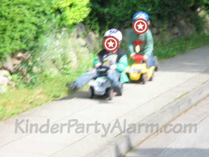 Bobby Car Rennen beim Kindergeburtstag Bobby Car Rennen beim Cars Kindergeburtstag #kindergeburtstag #geburtstag  #mottoparty #kinderpartyalarm  #geburtstagsideen